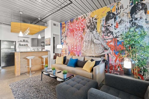 Graffiti Art Haus - Walk to Central Bank Arena