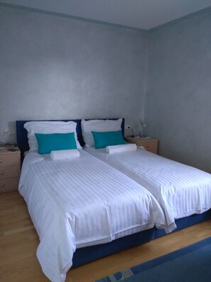 3 bedrooms, iron/ironing board, free WiFi, bed sheets