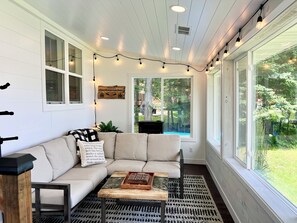 Smart-TV, peis og bøker