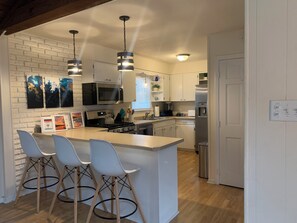 KĂŒhlschrank, Mikrowelle, Ofen, Herdplatte