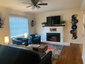 Smart TV, fireplace