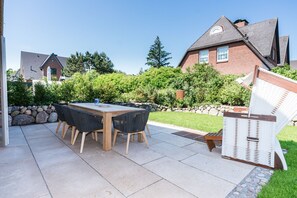 Unclassified image, 2 of 35, button