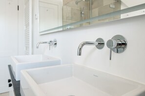 Unclassified image, 5 of 35, button