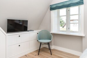 Unclassified image, 4 of 35, button