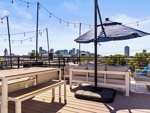 Outdoor dining - Location!! 2 Bedroom Townhouse w/ Rooftop Deck in LoHi (Denver)