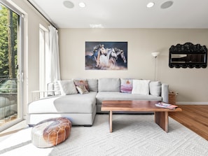 Smart TV, fireplace, DVD player, books - Location!! 2 Bedroom Townhouse w/ Rooftop Deck in LoHi (Denver)