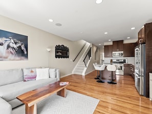 Smart TV, fireplace, DVD player, books - Location!! 2 Bedroom Townhouse w/ Rooftop Deck in LoHi (Denver)