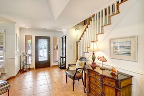 Interior - 3 Bedroom Waterfront home with Pool and boat dock (Rockport)