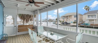 3 Bedroom Waterfront home with Pool and boat dock