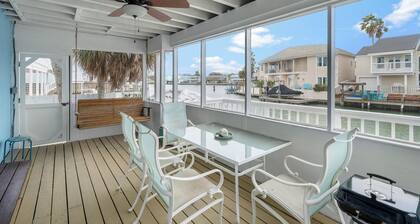 3 Bedroom Waterfront home with Pool and boat dock