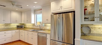 3 Bedroom Waterfront home with Pool and boat dock