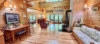 RAFT OCOEE & Relax in HOT TUB @THIS CABIN   Awesome FISHING from this Property.