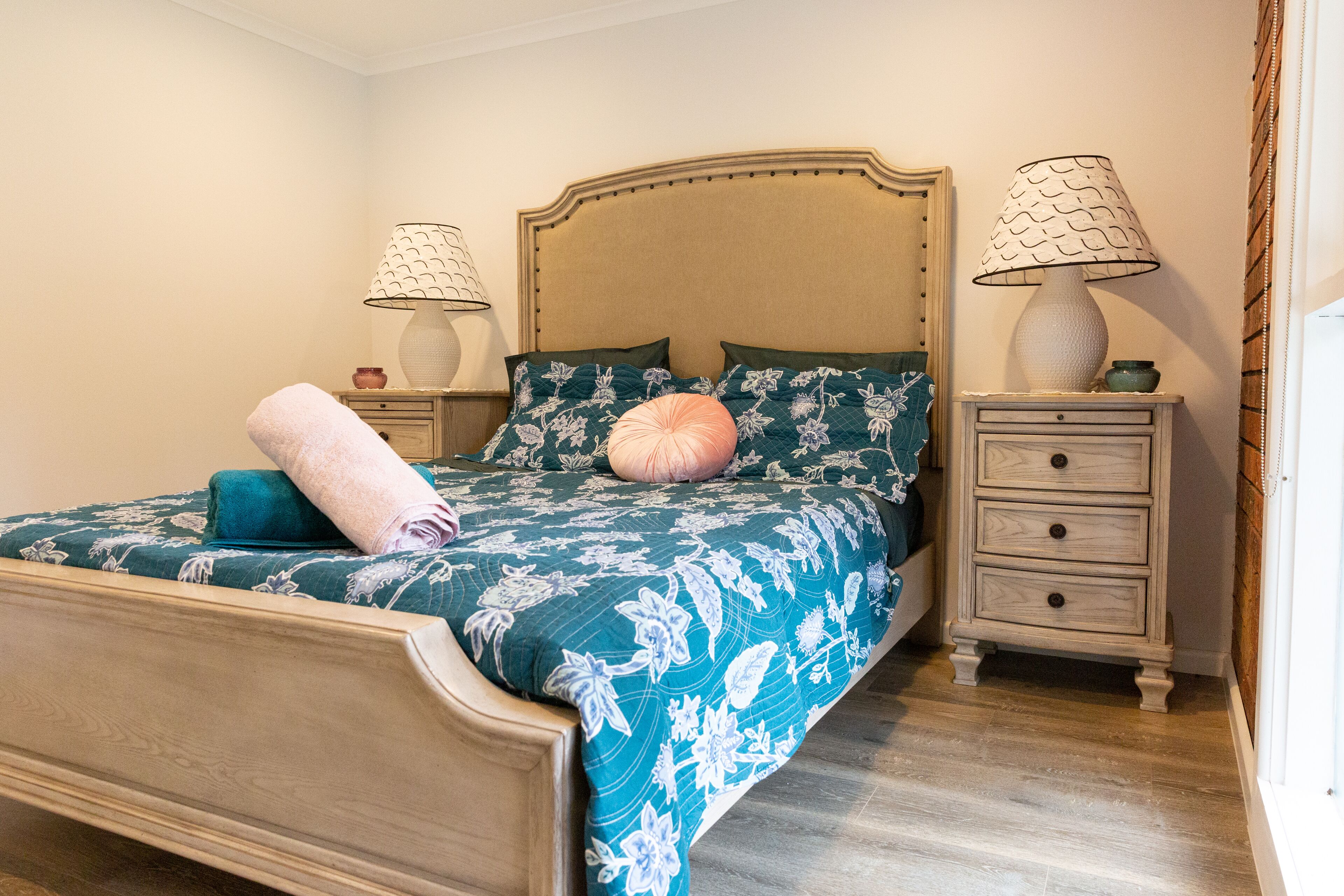 Detached Apartment plus breakfast - historic and elegant