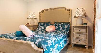 Detached Apartment plus breakfast - historic and elegant