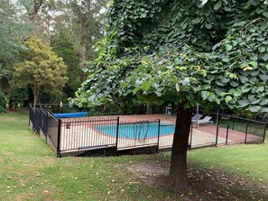 Pool - Detached Apartment plus breakfast - historic and elegant (Upwey)