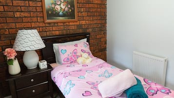 2 bedrooms, iron/ironing board, travel cot, WiFi
