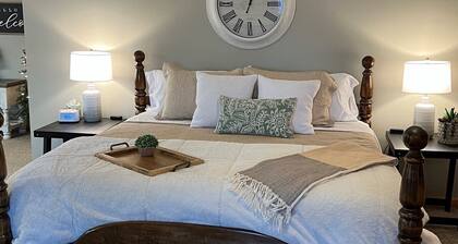 Private Large Suite, cozy, quiet & close to I-75