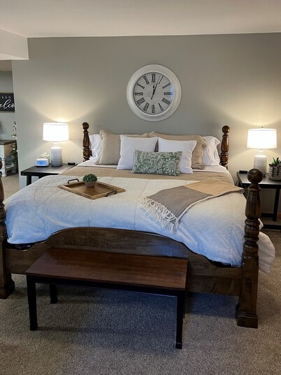 Private Large Suite, cozy, quiet & close to I-75