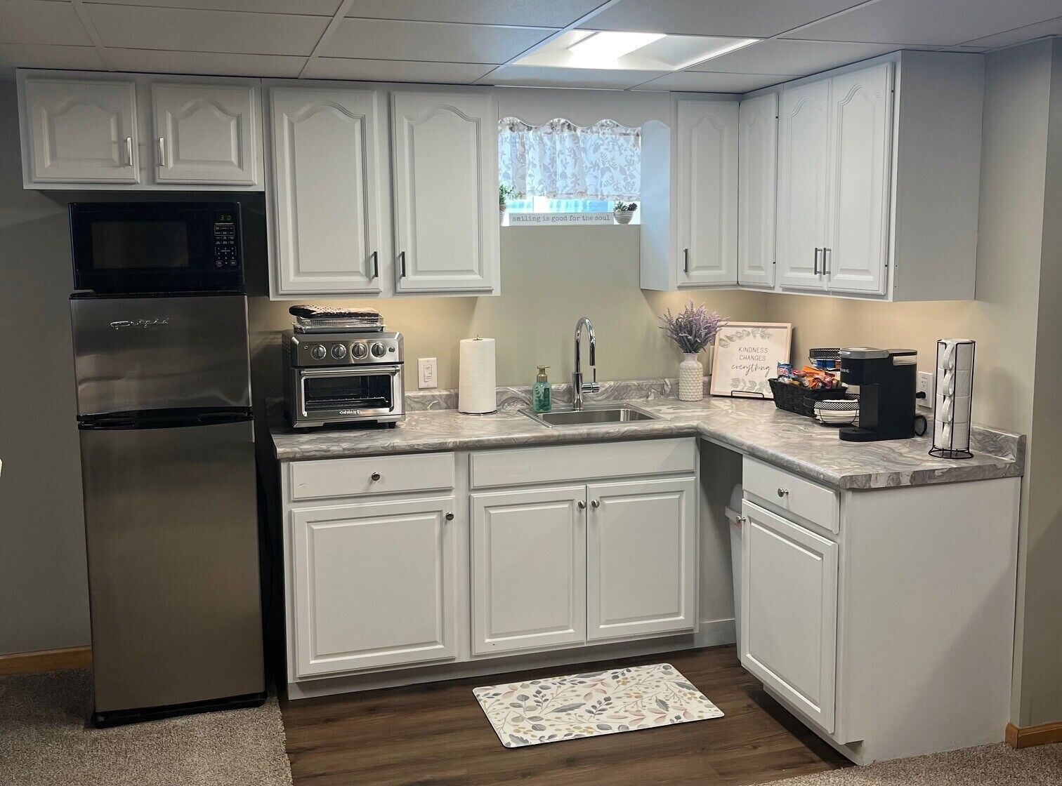 Fridge, microwave, coffee/tea maker, toaster