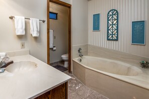 Combined shower/bathtub, hair dryer, towels, soap
