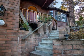 Exterior detail - Granite Creek Retreat- Beautiful 5 Bedroom Home 5 minutes from Whiskey Row (Prescott)