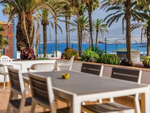 Outdoor dining - Parque Santiago II by Interhome (Playa de las Américas)