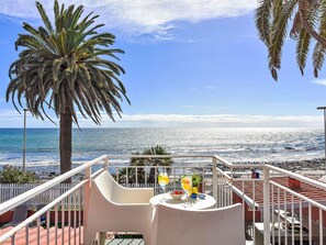 Unclassified image, 4 of 54, button