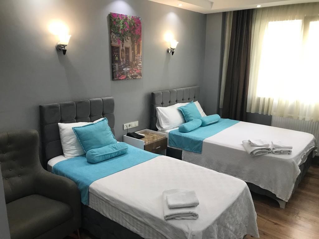 Comfort Double or Twin Room | Peralatan tempat tidur premium, bar mini, dihias secara berasingan 