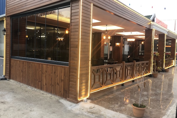 Breakfast, lunch, dinner served; garden views