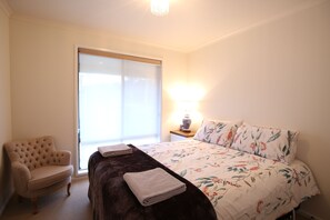 2 bedrooms, iron/ironing board, travel cot, free WiFi - Bridgecroft Cottage (Richmond)