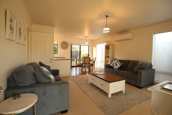 Smart TV, Netflix, streaming services