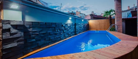 Seasonal outdoor pool