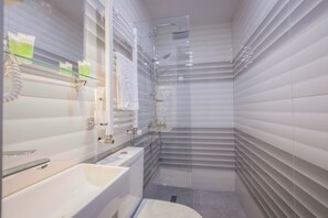 Bathroom - Central Gate Hotel (Tbilisi)