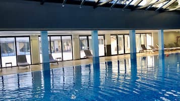 Piscina coperta, una piscina riscaldata