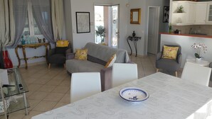 Unclassified image, 4 of 20, button - Superbe 3P dans villa avec vue mer et collines (Carros)