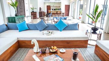 Smart TV, mesa de pingue-pongue, aparelho de som, escritórios