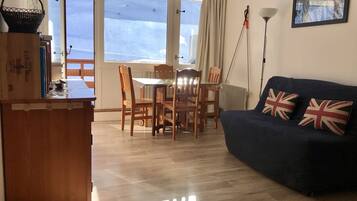 Télévision, jeux vidéo, livres