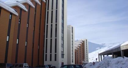 At 1850 M'ALTITUDE at the foot of the slopes and close to all amenities