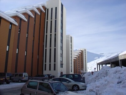 At 1850 M'ALTITUDE at the foot of the slopes and close to all amenities