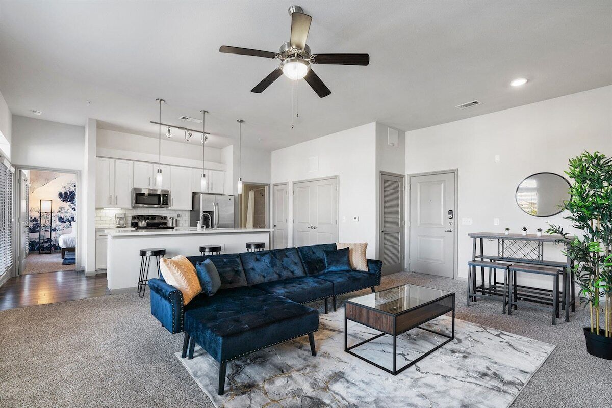 Beautiful Luxe 2B w/King Beds, Patio, Fast WiFi