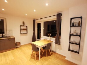 Dining - House on the terp, vacation apartment#1 ground floor (Pogum)