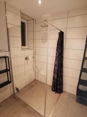 Shower, towels - House on the terp, vacation apartment#1 ground floor (Pogum)
