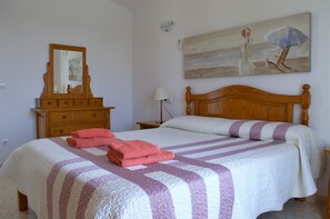 3 chambres, fer et planche à repasser, accès au Wi-Fi (inclus)