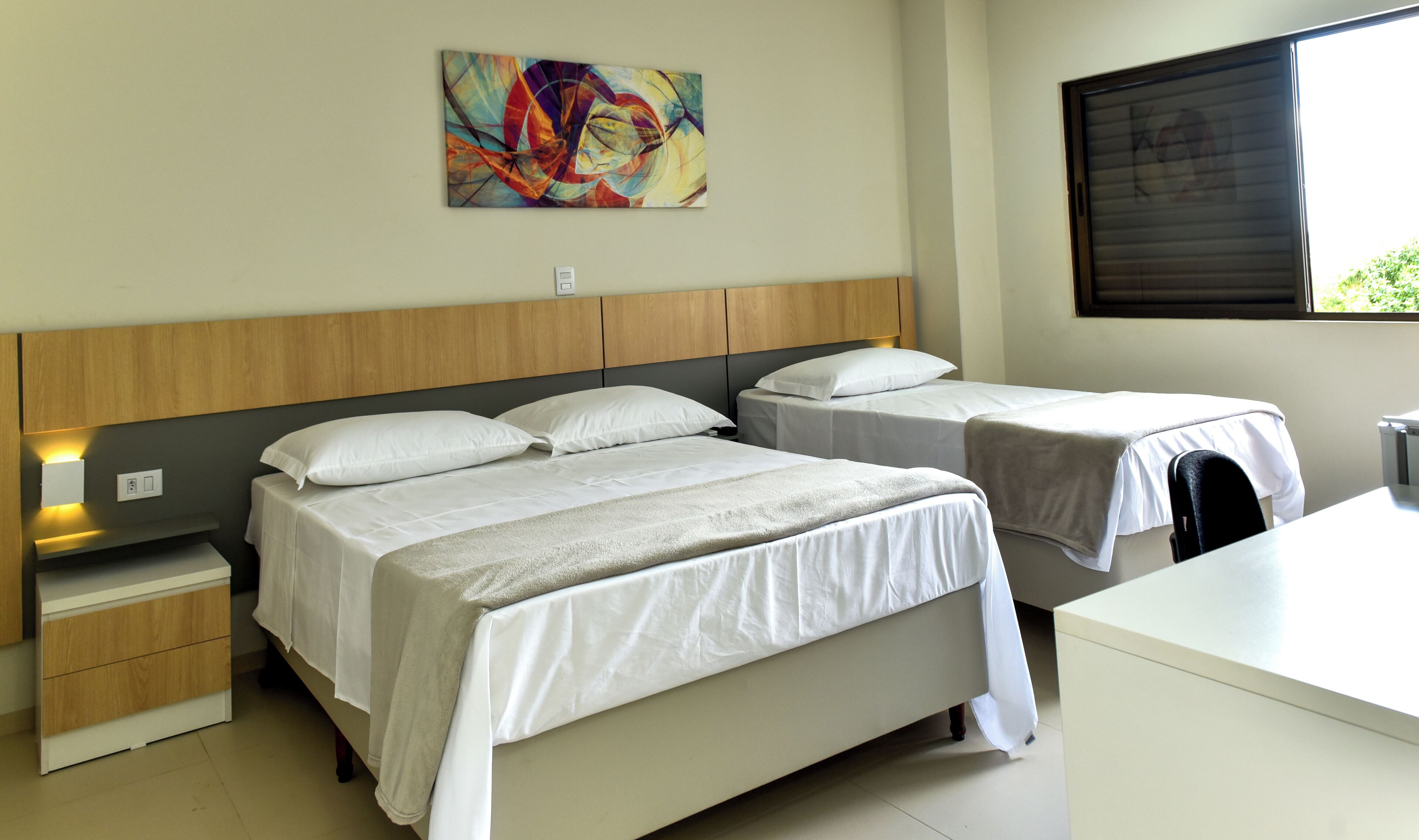 Chambre Triple Standard | Minibar, bureau, espace de travail pour ordinateur portable