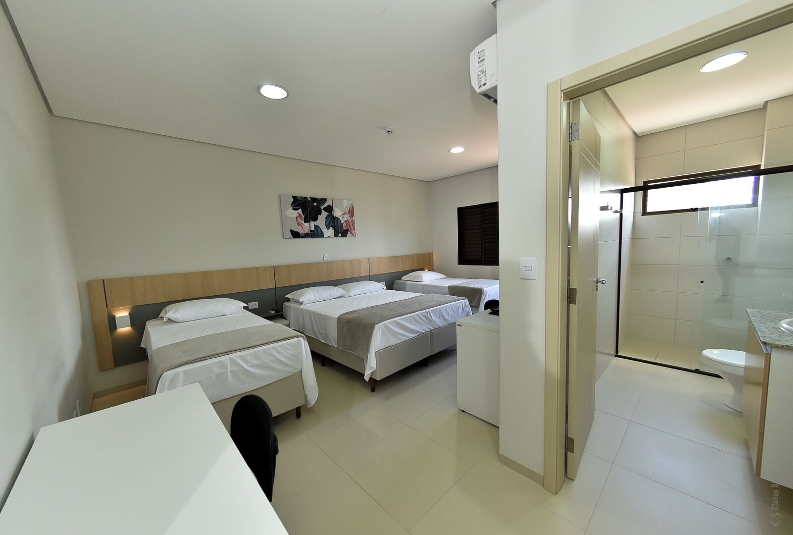 Chambre Triple Supérieure | Minibar, bureau, espace de travail pour ordinateur portable