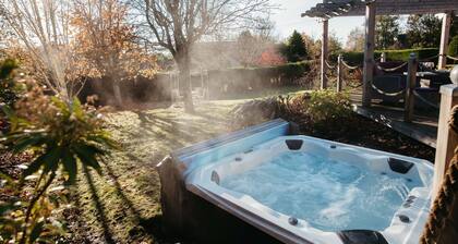 Beautiful large family home with hot tub, summer house, BBQ and pool table