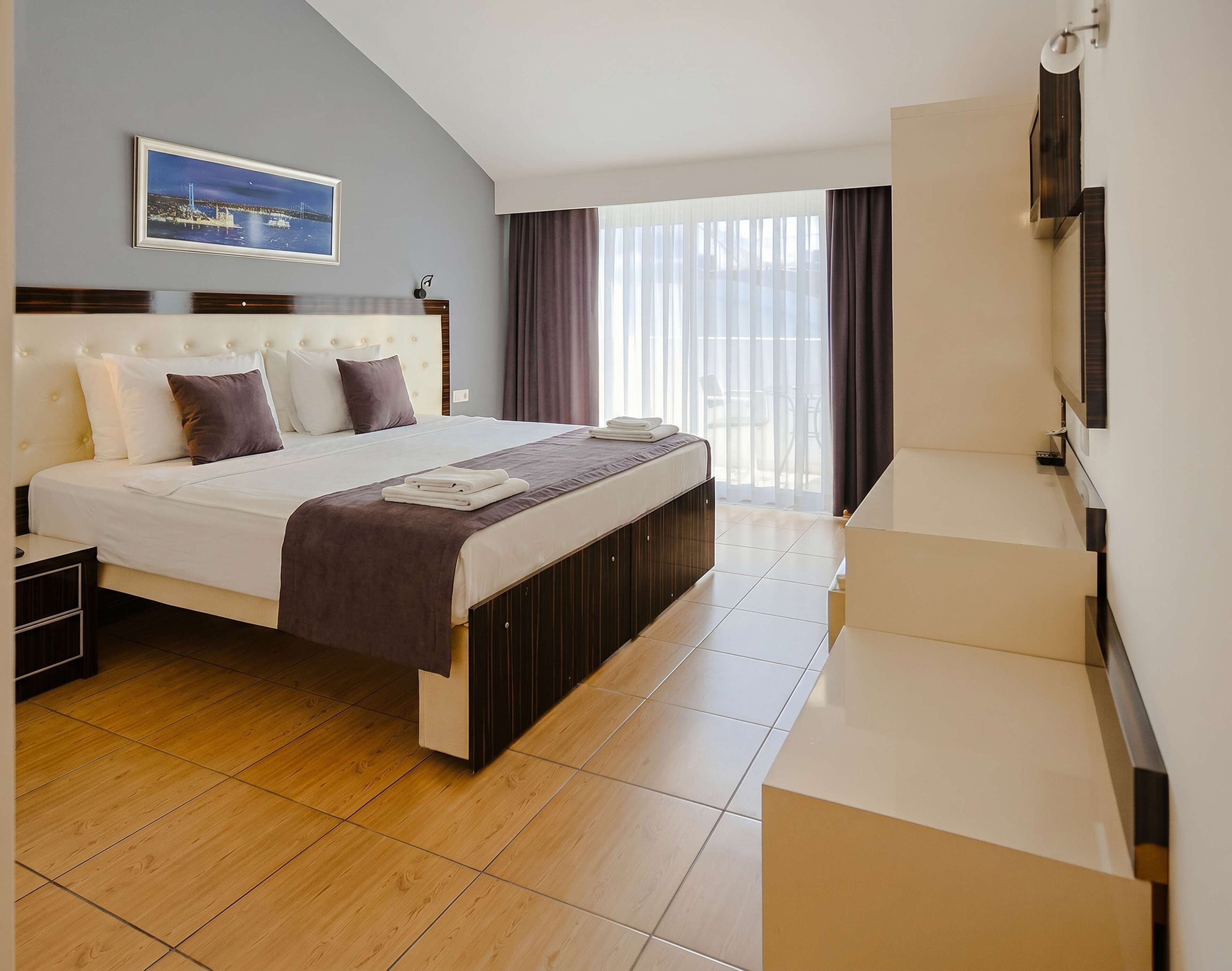 Standard Double or Twin Room | Egyptian cotton sheets, premium bedding, desk, blackout drapes