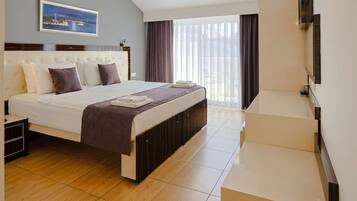 Standard Double or Twin Room | Egyptian cotton sheets, premium bedding, desk, blackout drapes