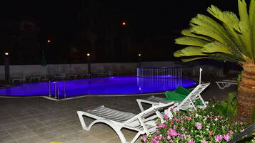 Seasonal outdoor pool, open 8:00 AM to 7:00 PM, pool umbrellas