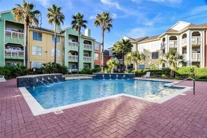 Piscine extérieure, piscine chauffée